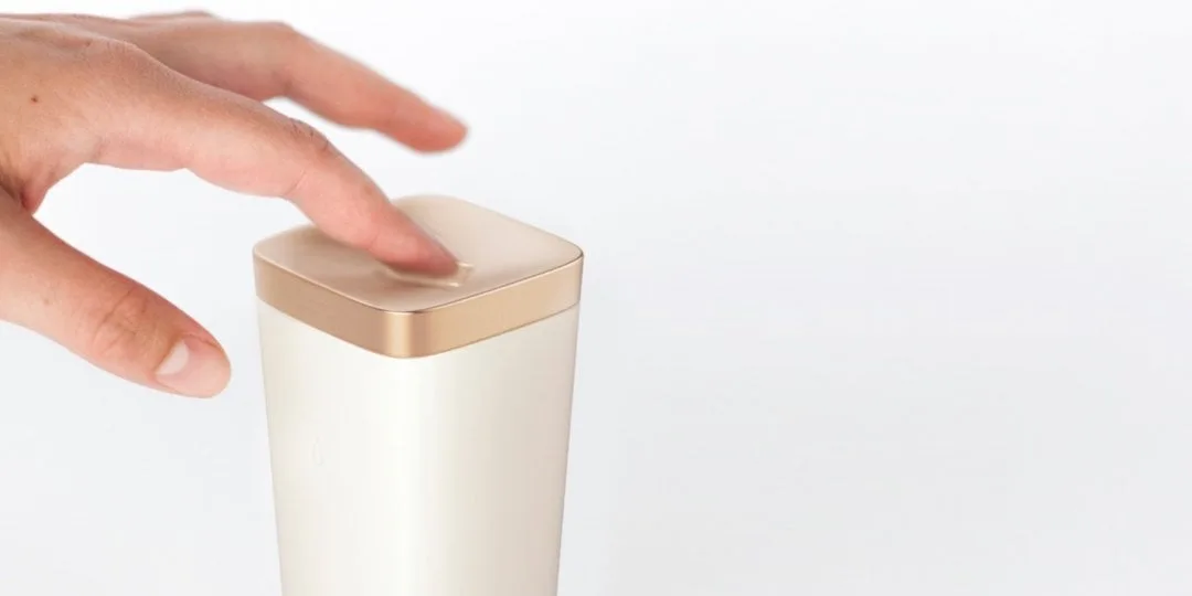 Il dispositivo Perso di L'Oréal, presentato al CES 2020, era un dispositivo intelligente alimentato dall'IA progettato per creare prodotti personalizzati