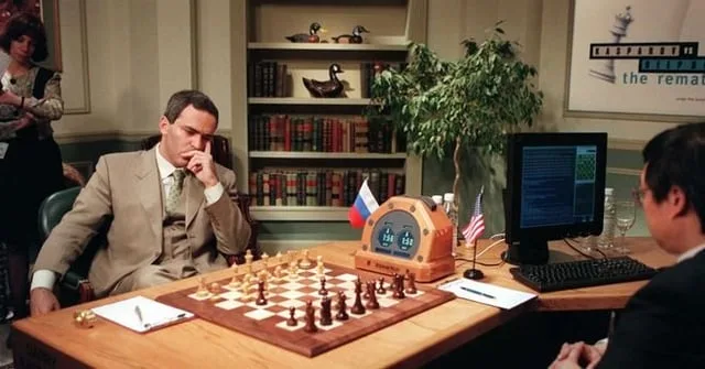 La computadora de ajedrez Deep Blue de IBM hizo historia en 1997 al derrotar al campeón mundial de ajedrez Garry Kasparov