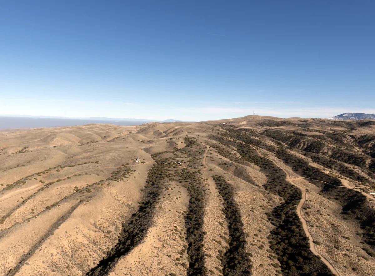 The San Andreas Fault is a major right-lateral strike-slip fault that runs approximately 800 miles t
