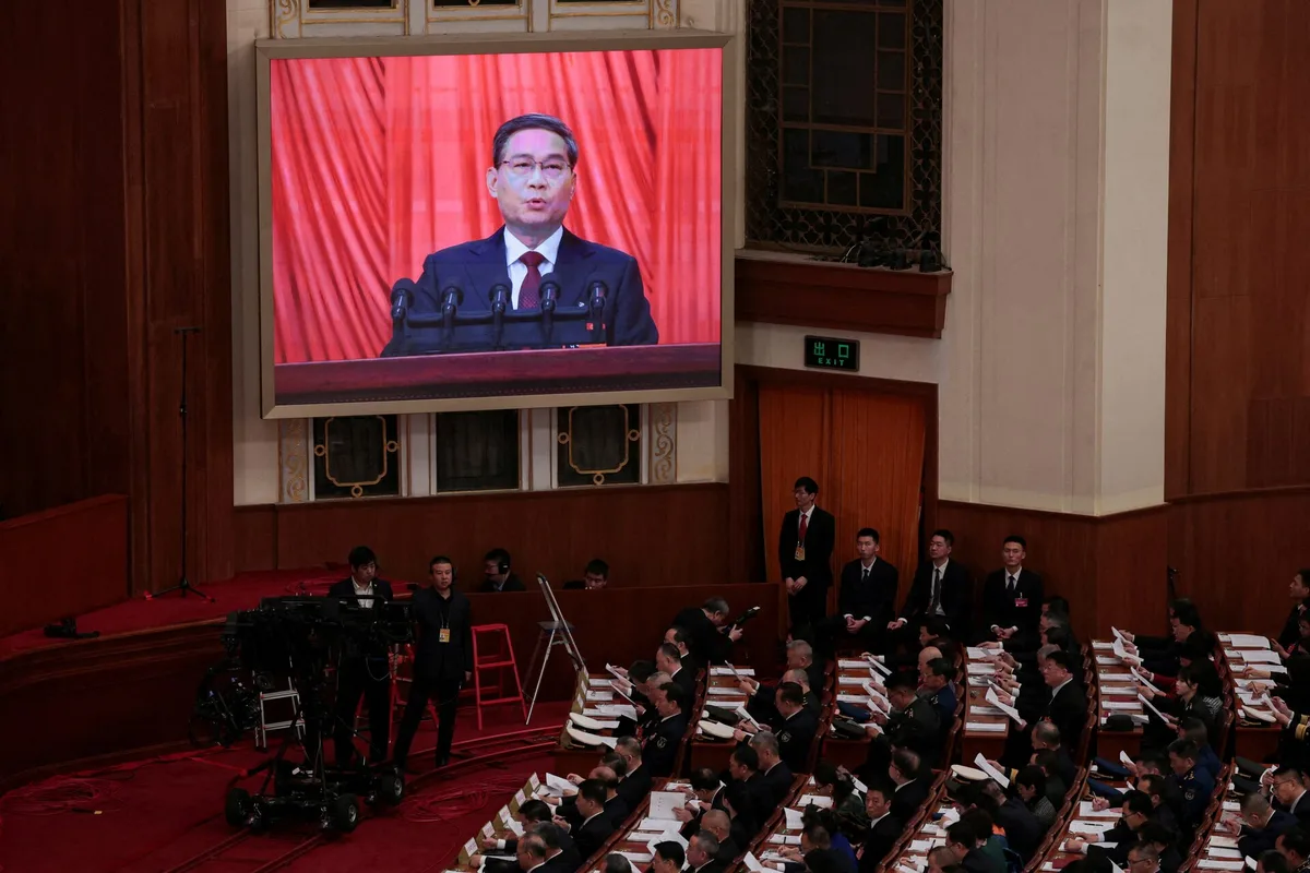 L'Assemblée nationale populaire (ANP) est l'organe d'État suprême de la Chine, responsable de la promulgation des lois et de la supervision du gouvernement, y compris les tribunaux.
