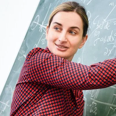 Anna Ijjas, a theoretical physicist at Princeton University, is a leading researcher in cosmic bounc