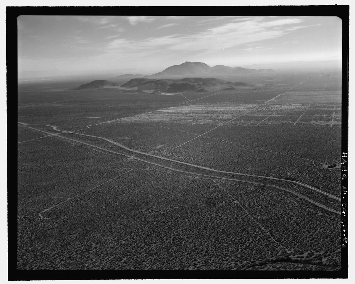 The vast and arid Mojave Desert, spanning parts of California, Nevada, Arizona, and Utah, is known f