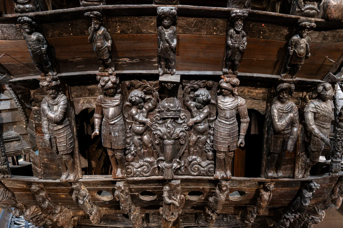 Il Museo Vasa di Stoccolma è un museo appositamente costruito che ospita la remarkably preserved 17th-century