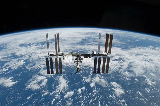 La Station spatiale internationale (ISS) est une présence humaine continue en orbite terrestre basse depuis