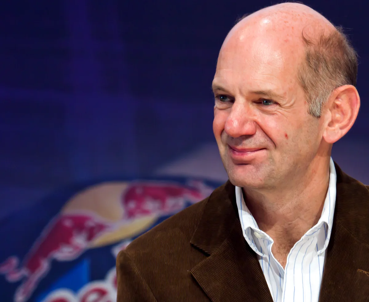 Adrian Newey, le légendaire directeur technique de Red Bull Racing, est largement considéré comme le plus grand