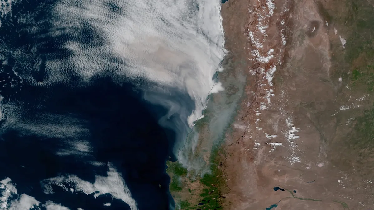 La serie de Satélites Ambientales Operacionales Geoestacionarios (GOES), operada por la NOAA, proporciona cont